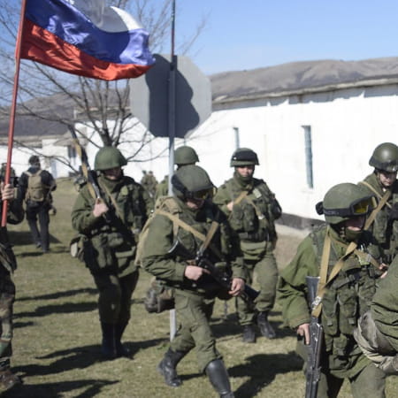 На Луганщині росіяни планують ввести для школярів військову підготовку замість канікул