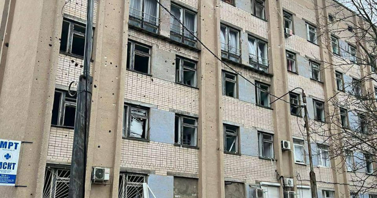 Росіяни обстріляли пологове відділення лікарні в Херсоні обстріляли пологове відділення лікарні в Херсоні