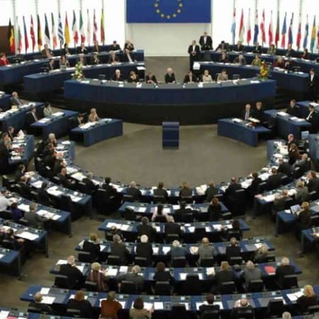 Рада ЄС затвердила передачу €18 млрд Україні