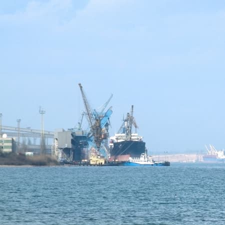 Порти «Південний» та «Чорноморськ» поновили експорт продовольства після російських обстрілів енергооб’єктів Одещини