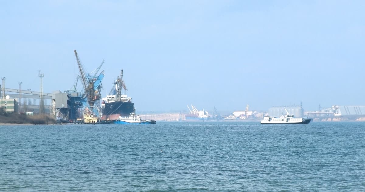 Порти «Південний» та «Чорноморськ» поновили експорт продовольства після російських обстрілів енергооб’єктів Одещини