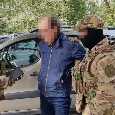 СБУ затримала чоловіка, який у 2014 році піднімав російський прапор над Харківською мерією