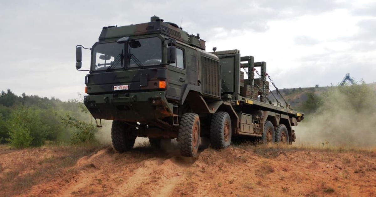 Німеччина передасть Україні логістичні вантажівки HX 8x8