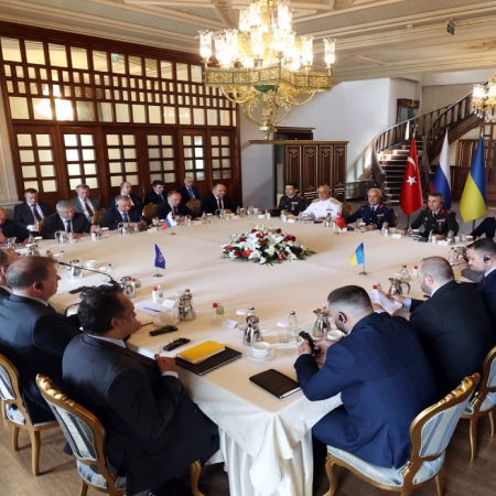 У Стамбулі розпочалася зустріч представників України, Туреччини, РФ та ООН щодо вивезення зерна з українських портів
