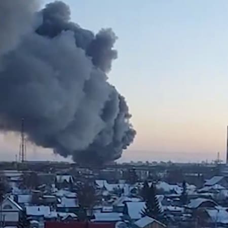 У російському Новосибірську сталася пожежа на складах площею близько 1800 кв.м