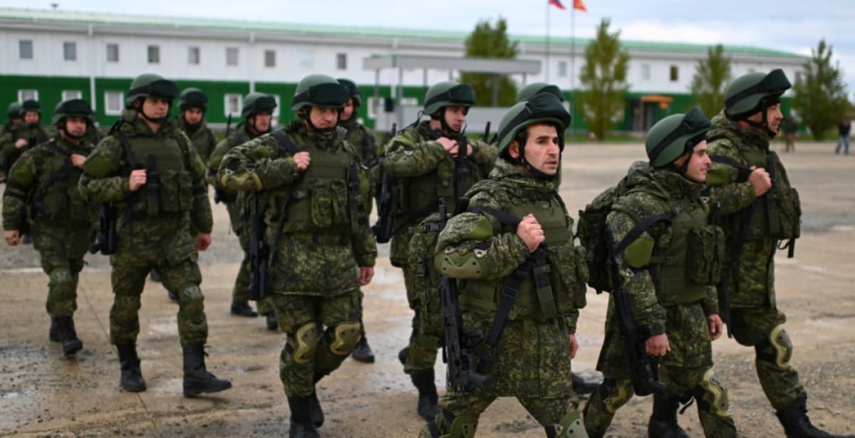 На полігонах у Білорусі близько 11 тисяч російських військових
