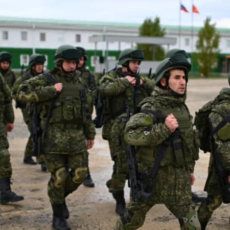 На полігонах у Білорусі близько 11 тисяч російських військових