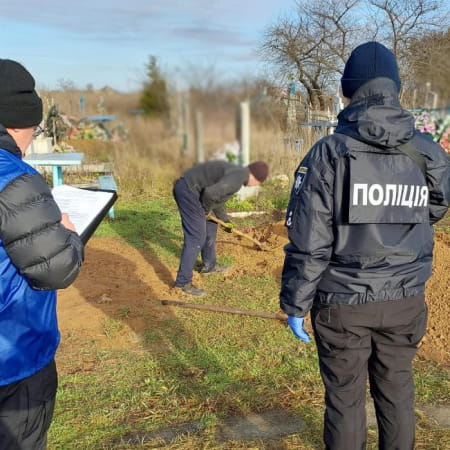 Body of a woman killed by Russian soldiers in her own yard was exhumed in the Kherson region