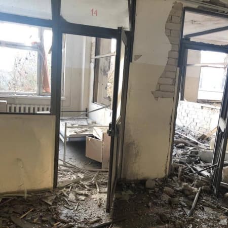 Russians shelled the building of children's hospital in Kherson — one person killed and one wounded