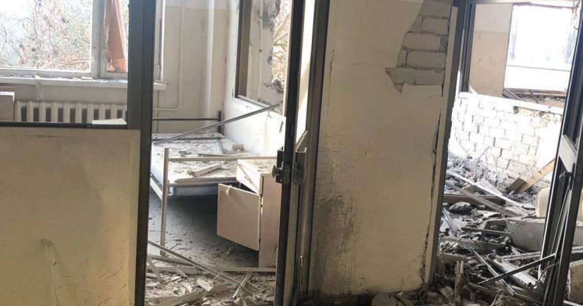 Russians shelled the building of children's hospital in Kherson — one person killed and one wounded