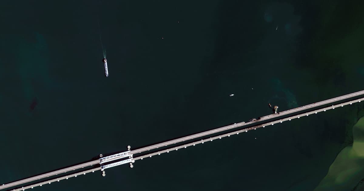 On January 4, OSINT analyst Brady Africk published a satellite photo of the Crimean bridge, which still shows damage