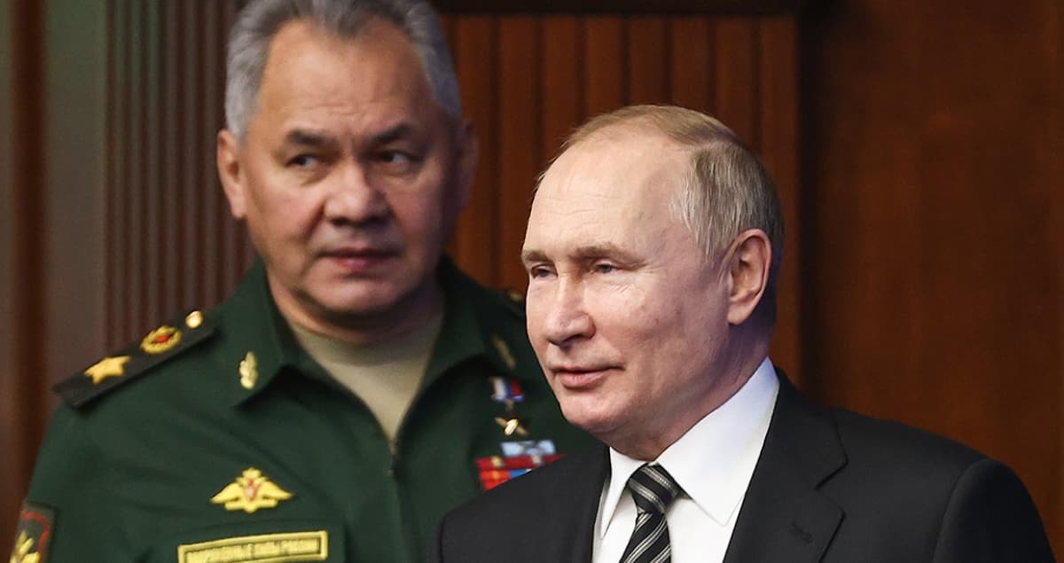 Vladimir Putin instructed Russian Defense Minister Shoigu to introduce a "ceasefire" along the entire front line from 12:00 on January 6 to 24:00 on January 7, allegedly at the request of Patriarch Kirill