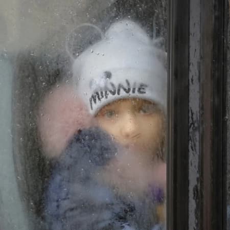 Росіяни викрали 300 дітей з тимчасово окупованих міст Луганщини — нібито відправили у Моску на лікування