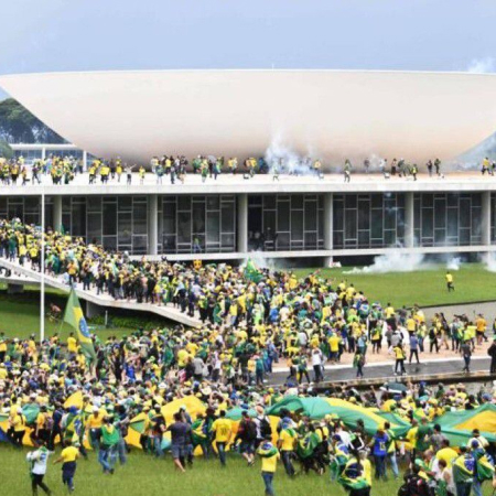 У Бразилії прихильники колишнього президента Жаїра Болсонару увірвалися в Конгрес
