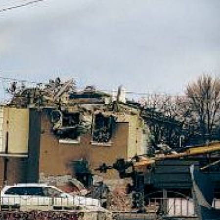 Росіяни зруйнували історичну пам’ятку «Будинок з годинником» у Маріуполі