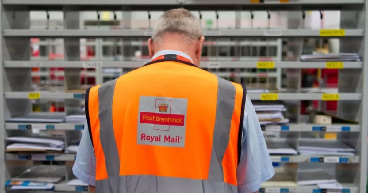 The computer systems of the UK Royal Mail were hacked by the Russian Federation