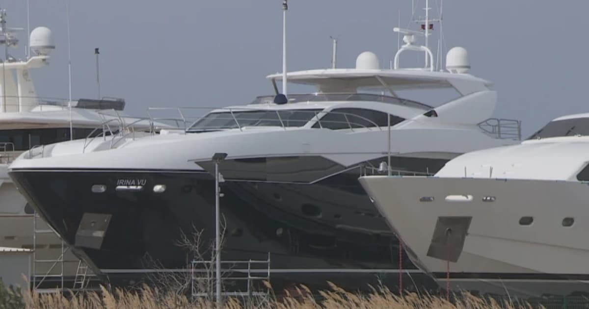 The sanctioned Russian oligarch Usmanov's yacht "disappeared" from the Croatian port of Murter