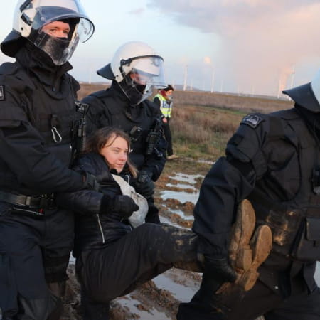 Шведську кліматичну активістку Ґрету Тунберг затримали під час екопротесту в Німеччині