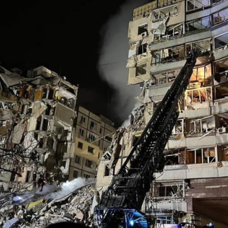 Кількість поранених внаслідок ракетного удару по багатоповерхівці у Дніпрі зросла до 80 людей