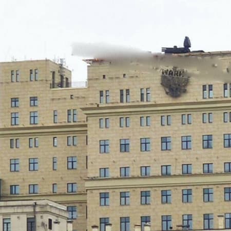 On January 19, Russians began deploying air defence systems in Moscow. In particular, such installations were spotted on the building of the Ministry of Defence and a building in Taganka