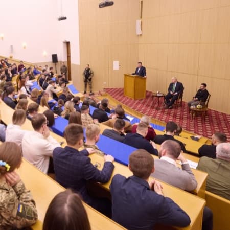 Україна створює військові резерви, аби мати можливість проводити ротацію військовослужбовців — Володимир Зеленський