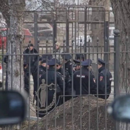 In temporarily occupied Simferopol, the police detained four protesters who came to support the detained Crimean Tatars