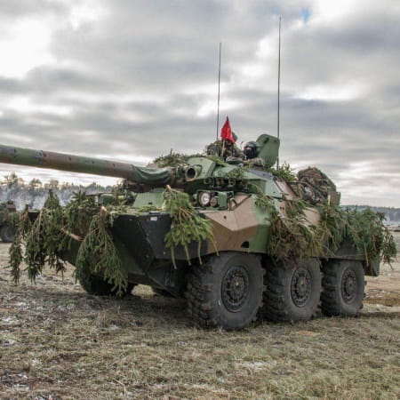 Франція розпочне передачу Україні легких танків AMX10-RC  у лютому