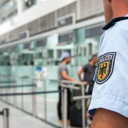 У Німеччині в аеропорту заарештували чоловіка за підозрою у шпигунстві на користь Росії