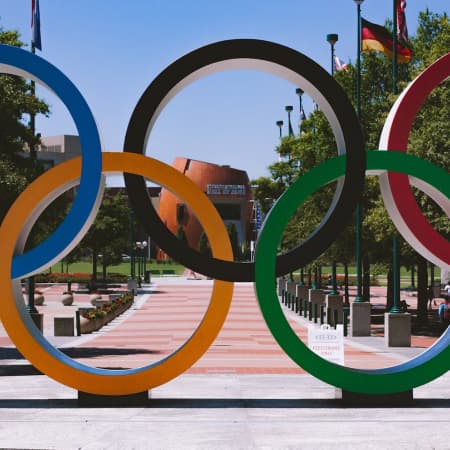 Україна виступає проти, щоб російські та білоруські спортсмени виступали під нейтральним прапором на Олімпійських іграх 2024 року у Парижі