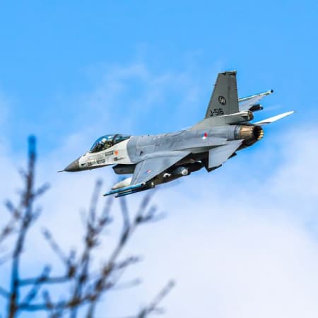 Україна офіційно попросила у Нідерландів винищувачі F-16