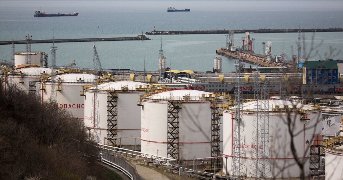 Росія скоротить видобуток нафти на фоні санкції, які наклали західні країни