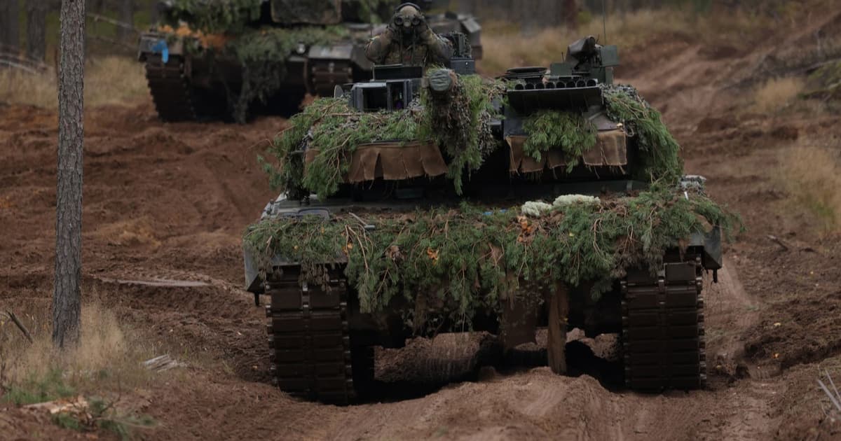 Ukrainian military tankers began training in the use of Leopard 2 tanks in Germany