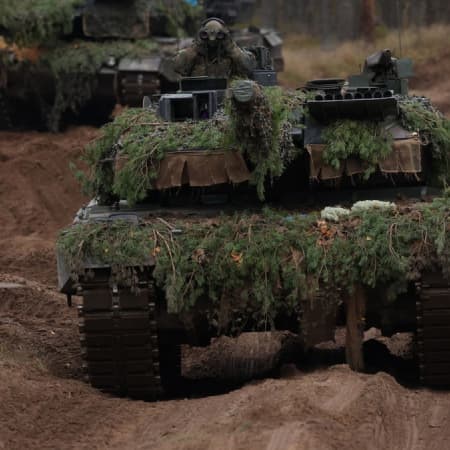 Ukrainian military tankers began training in the use of Leopard 2 tanks in Germany
