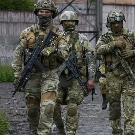 Росіяни примусово переводять школярів на дистанційне навчання, щоб звільнити школи Луганщини для своїх військових