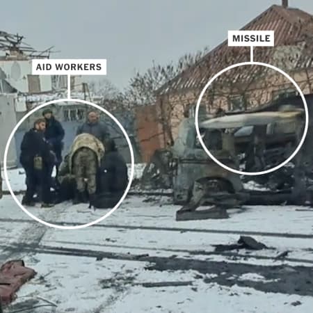 New York Times опублікував кадри влучання російської ракети в автівку волонтерів, які надавали допомогу цивільному у Бахмуті