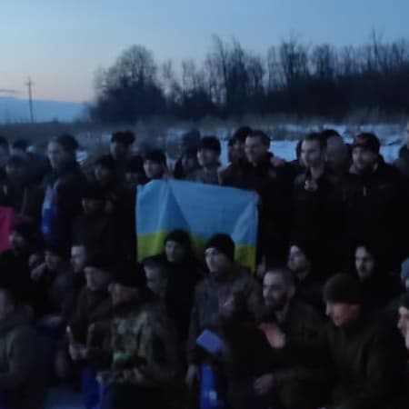 Україна повернула з полону 100 військових та одного цивільного
