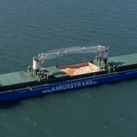 Російське судно «Fedor» перевозить викрадене українське зерно з тимчасово окупованої Керчі до Туреччини