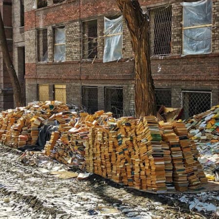 Russians are throwing away books from the library collections of the Priazovsky State University of Mariupol — they are going to be disposed of—  the Mariupol City Council