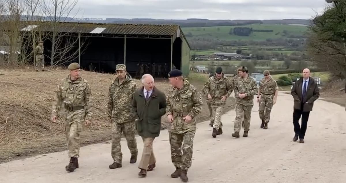 Король Великої Британії Чарльз ІІІ відвідав полігон, де проходять тренування українських військових