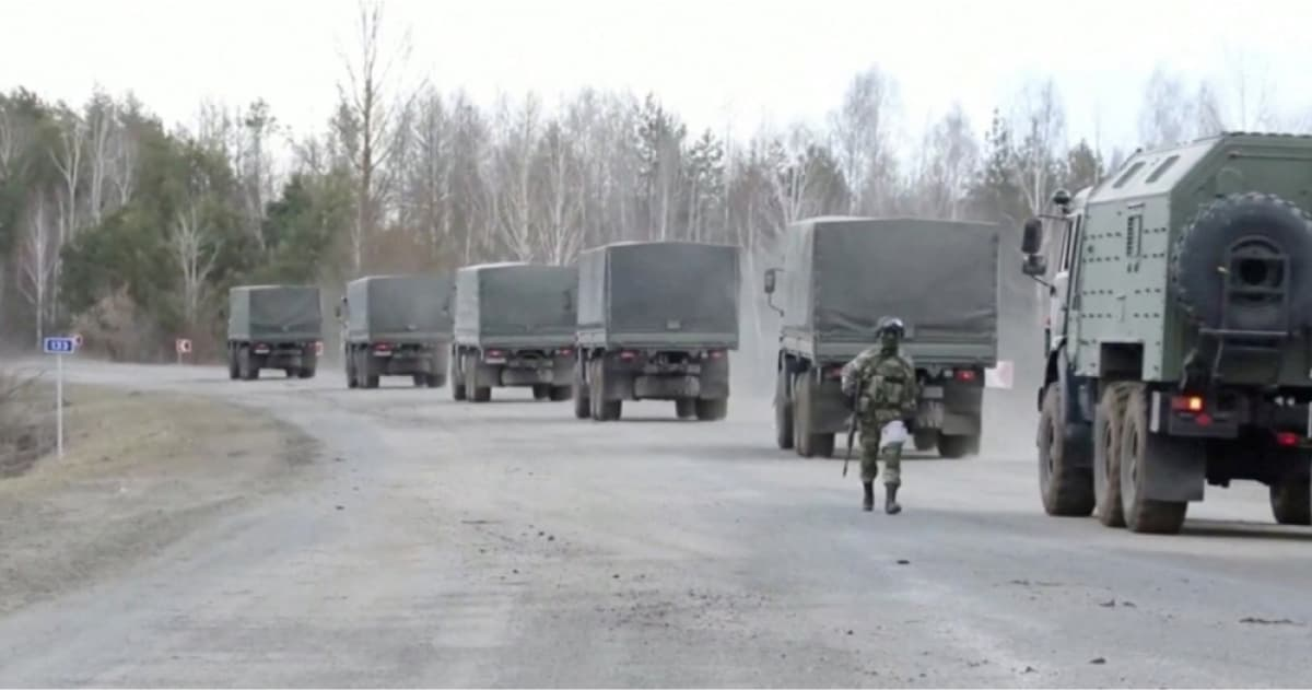 У тимчасово окупованому Маріуполі місцеві фіксують рух російської військової техніки