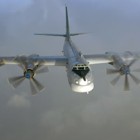 Бомбардувальники ТУ-95 з аеродрому «Енгельс-2» два могли перемістити на летовище «Оленья»