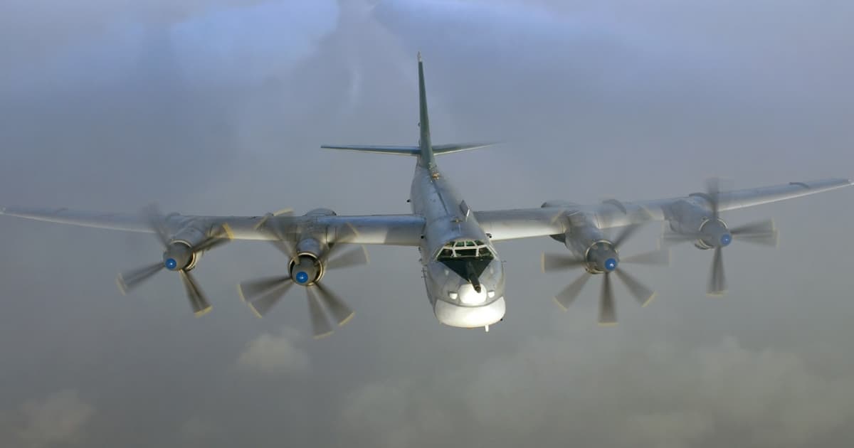 Бомбардувальники ТУ-95 з аеродрому «Енгельс-2» два могли перемістити на летовище «Оленья»