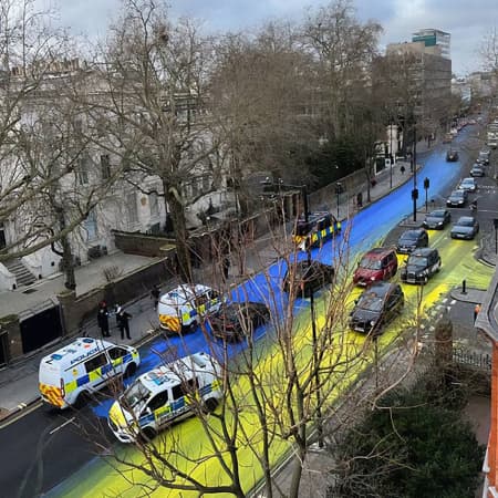 In London, a flag of Ukraine was painted on the road near the Russian Embassy