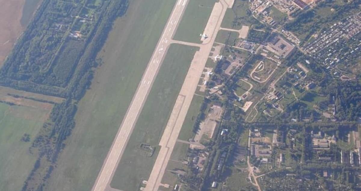 Опозиційне білоруське обʼєднання «BYPOL» повідомляє, що на аеродромі «Мачулищі» нібито підірвали літак ДРЛО А-50