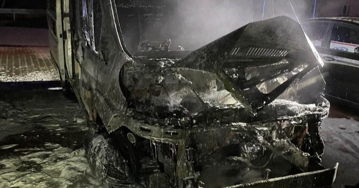 Житель польського міста Радлув підпалив машину швидкої допомоги, яку польська лікарня хотіла передати харківській