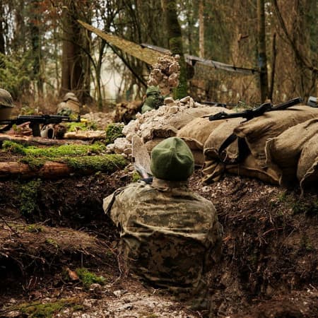 Група українських військових завершила тренування з ведення траншейних боїв у Великій Британії