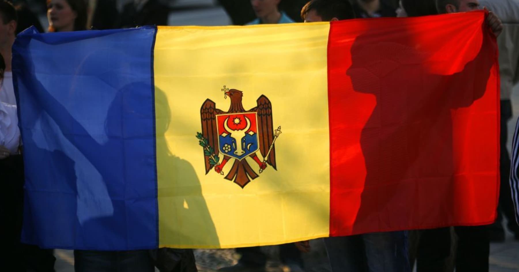 У Молдові в офіційних документах змінює назву «молдовської» мови на «румунську»