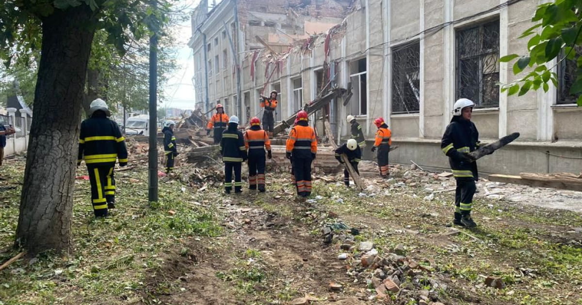 Будинок офіцерів у Вінниці, що постраждав від ракети, зносити не будуть — очільник Вінницької ОВА