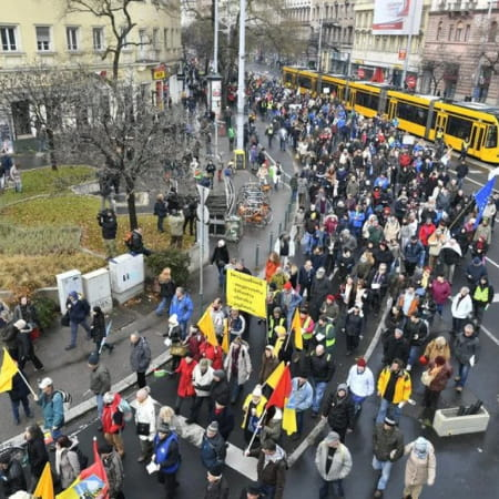 В Угорщині п'ятий день тривають протести проти Орбана через податкові зміни