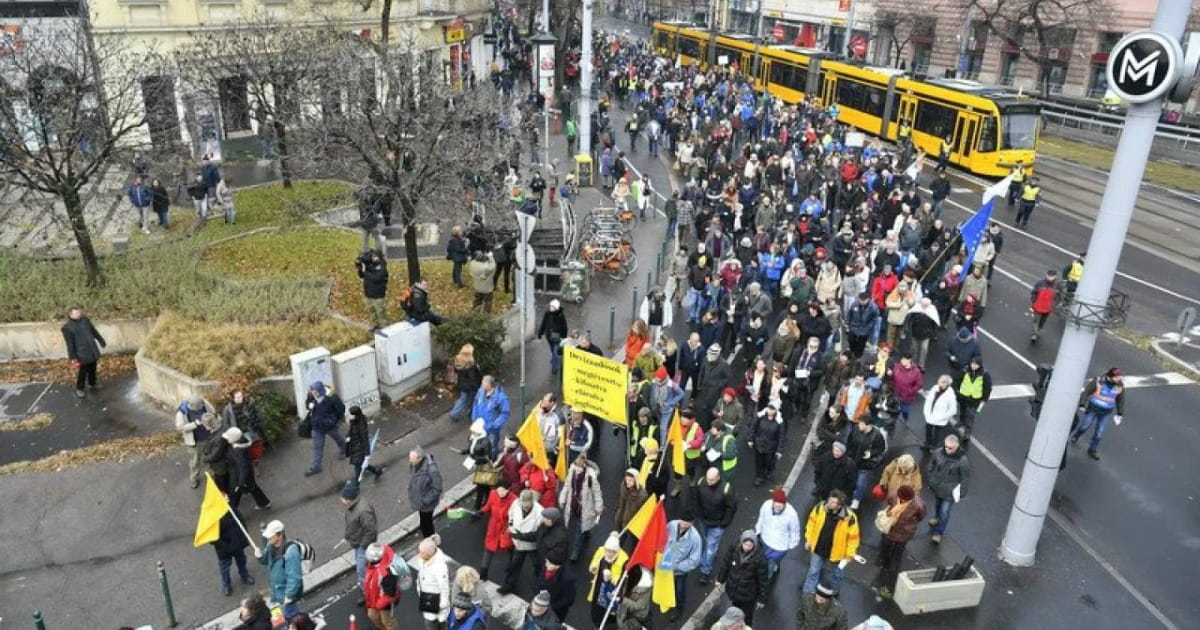 В Угорщині п'ятий день тривають протести проти Орбана через податкові зміни